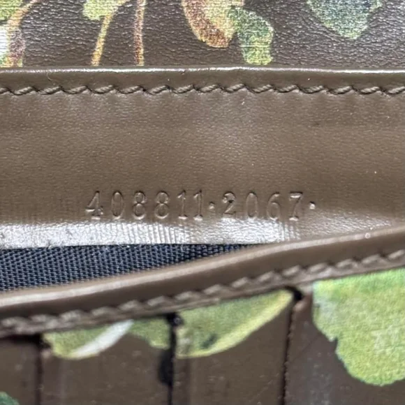 Gucci bifold long Wallet - Picture 5 of 8